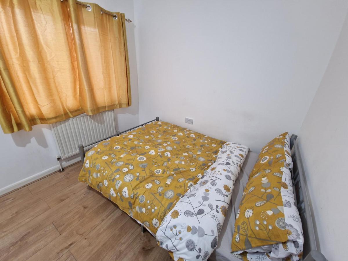 Mile End Budget Guesthouse Londen Buitenkant foto